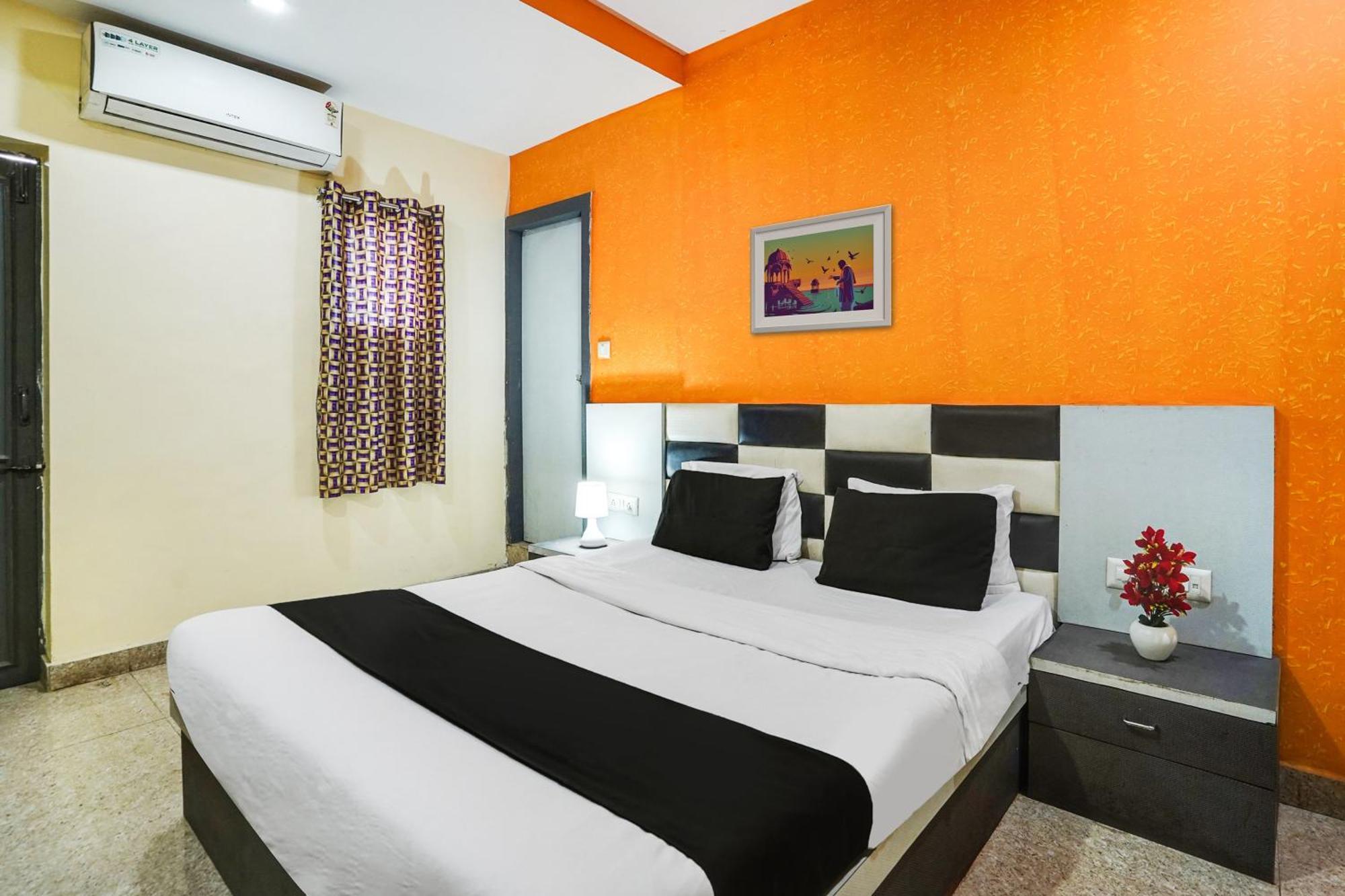 Hotel O Crystal Ахмедабад Экстерьер фото